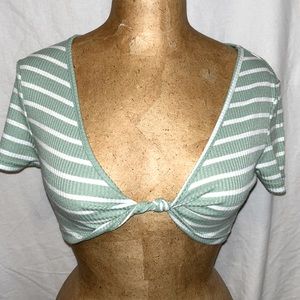 SHEIN CROP TWISTED FRONT TOP